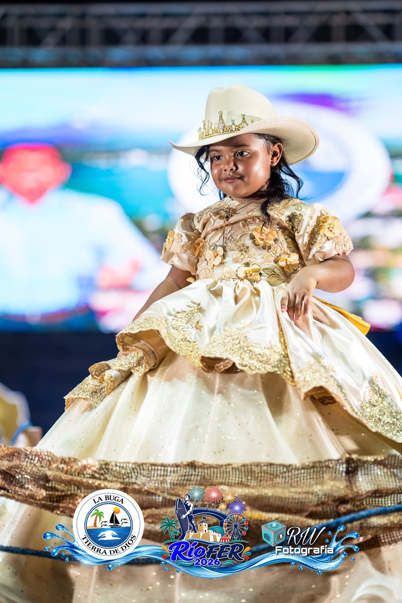 El pasado 3 de octubre vivimos una noche especial con la Elección y Coronación de Flor de Feria Río Dulce 2026, dando inicio a una temporada llena de tradición, alegría y celebración. ?? El Alcalde Municipal Enrique xol y el Concejo Municipal agradecen